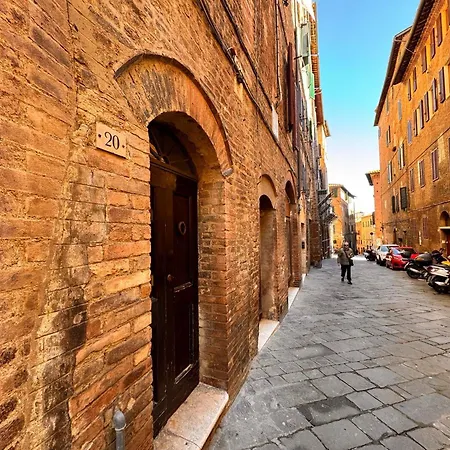 Modern Pendola Near The Duomo Apartment