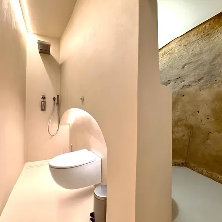 Modern Pendola Near The Duomo Sienne