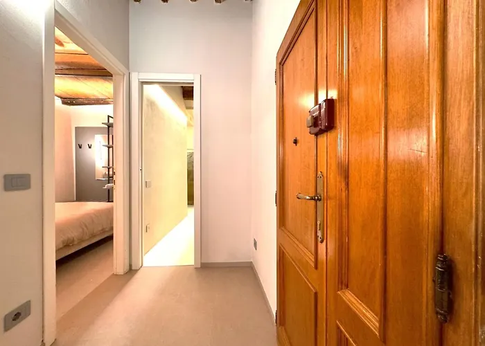 Modern Pendola Near The Duomo Siena