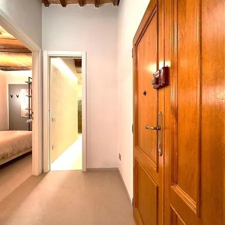 Modern Pendola Near The Duomo Сиена